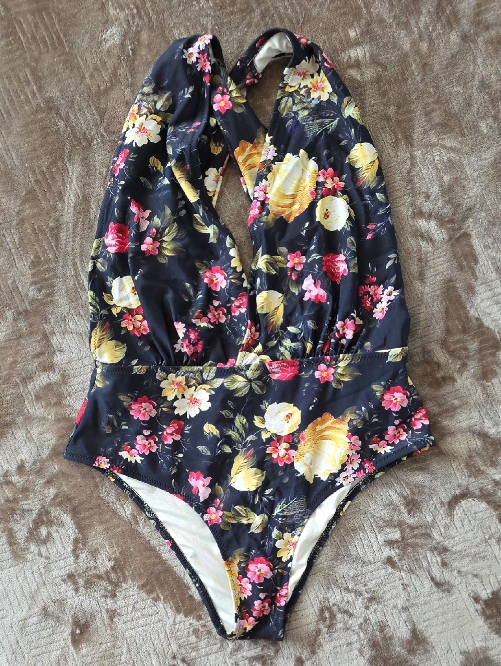 Cupshe Black Floral Deep V Cross-back Swimsuit - Medium